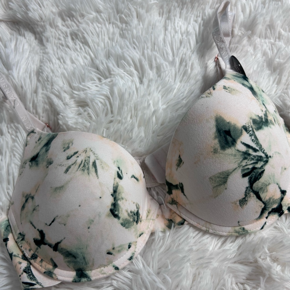 Danskin Floral Print‎ white and green padded T-Shirt Bra with underwire NWT 34 C